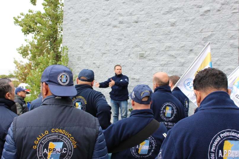 Tras la frustrada compra de Carrefour, se agudiza el conflicto de De Narváez con jerárquicos de comercio: protesta en ChangoMás y plan de lucha