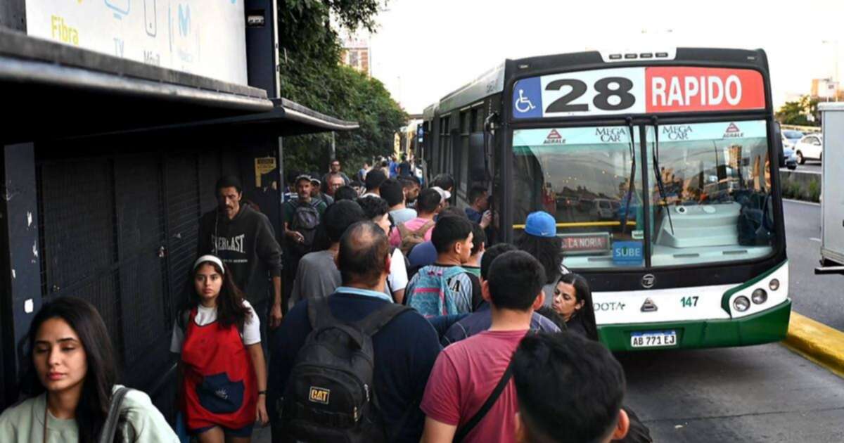 La UTA protesta en las líneas de colectivos que no pagan salarios: se ...