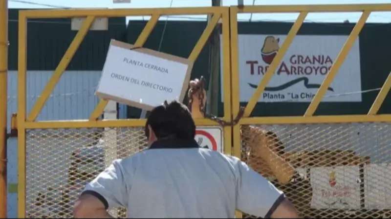 Crisis sin fin: Granja Tres Arroyos no pagó los salarios de abril y los trabajadores volvieron al paro