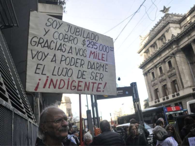 Radiografía de la crisis libertaria: casi 700 mil jubilados se ven obligados a trabajar y más de la mitad lo hace en negro