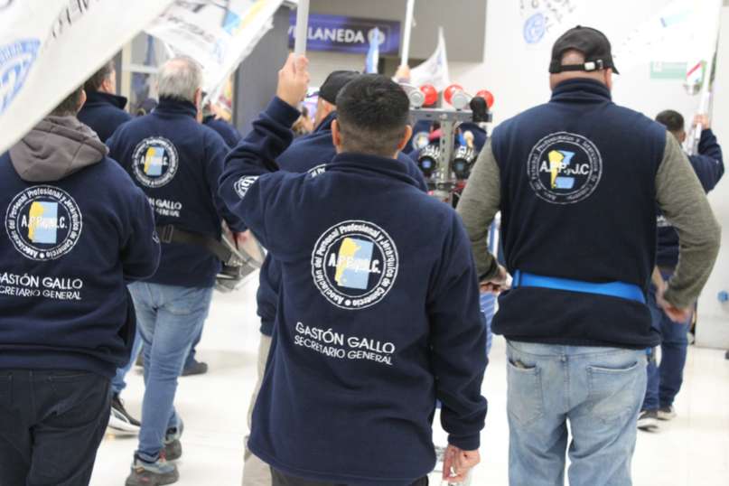De Narváez aplica su propia “reforma laboral” en ChangoMás: falsos aumentos al personal jerárquico con tarjetas para usar solo en sus supermercados