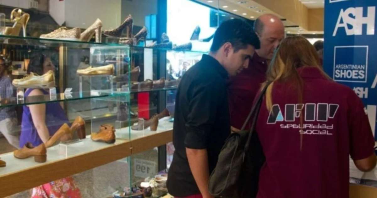 Condenaron a los dueños de una conocida cadena de zapaterías a tres