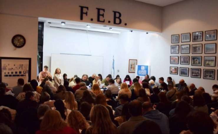 Los gremios docentes de la FEB rechazaron por unanimidad la oferta salarial de Kicillof y activarán un paro de 48 horas en toda la Provincia